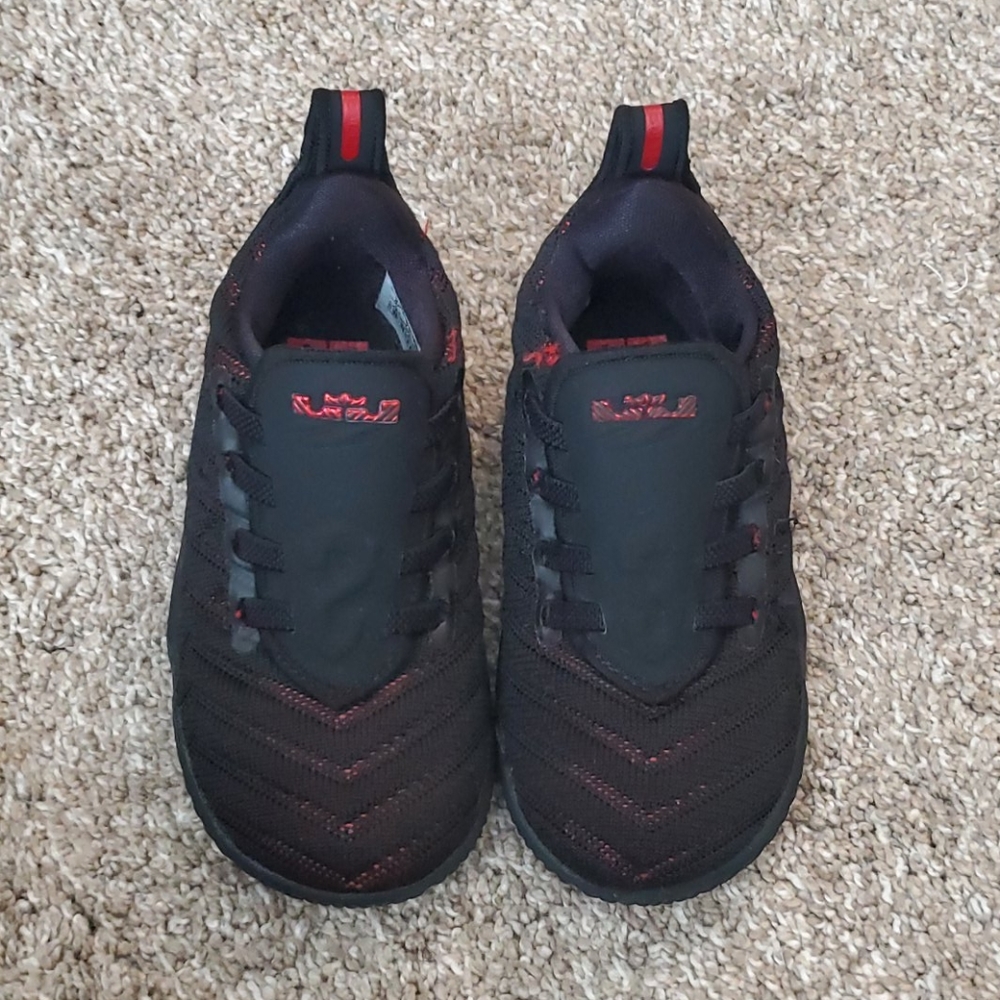 8C Nike Sneakers